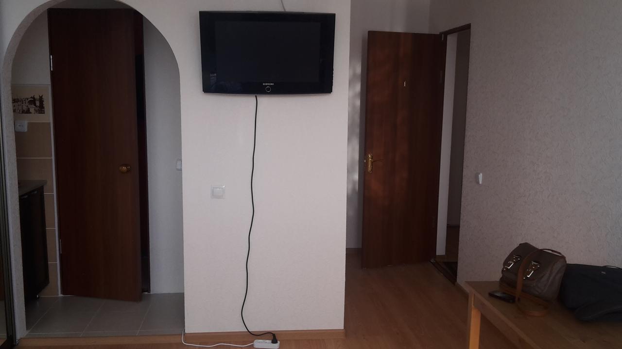 Mini Hotel Na Aiaaira Sukhumi Exterior foto