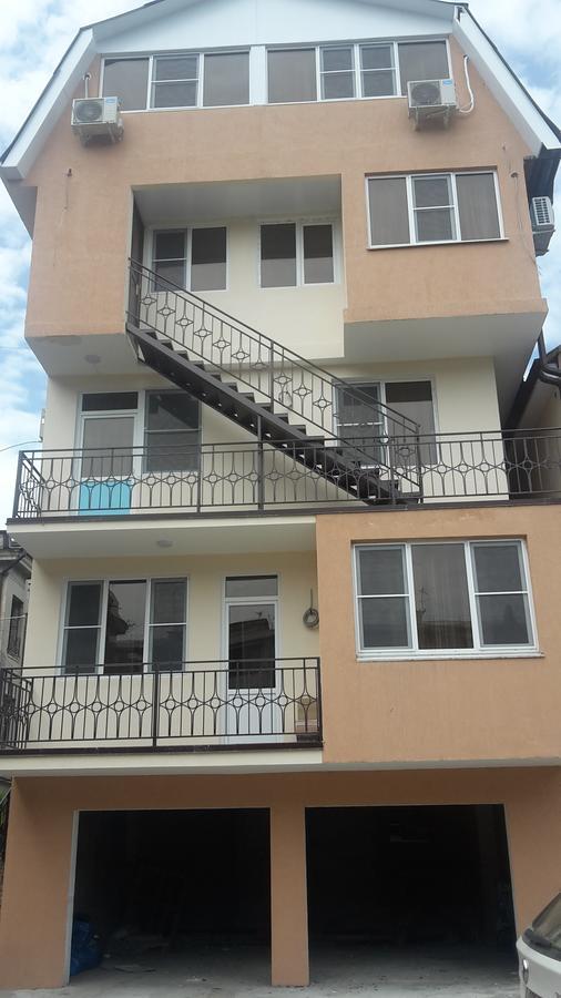 Mini Hotel Na Aiaaira Sukhumi Exterior foto
